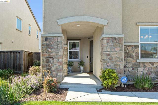 2469 Talaria Dr, Oakley CA: https://media.crmls.org/mediaz/d311ed97-3692-46f7-a616-745b175e022f.jpg