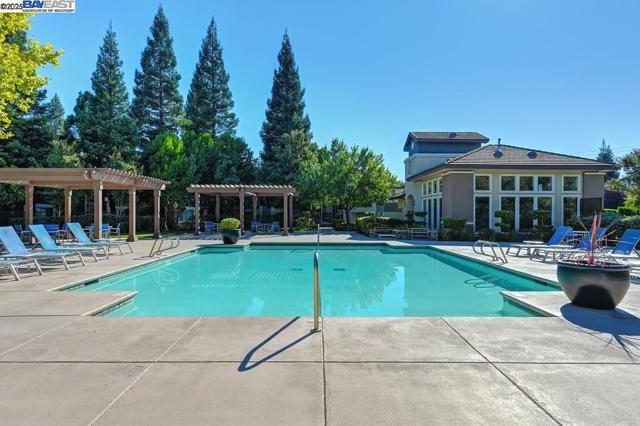701 Gibson Dr, Roseville CA: https://media.crmls.org/mediaz/d31225a3-e8fd-4eff-80f4-4c0f4d9174fc.jpg