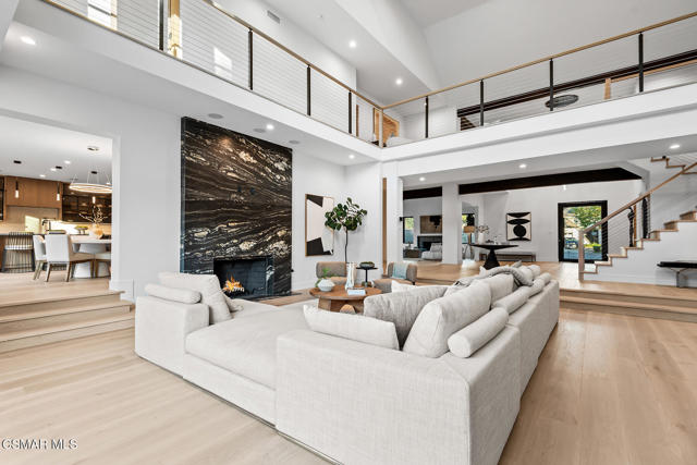 4199 Woodlane Court, Westlake Village CA: https://media.crmls.org/mediaz/d31285ab-1d97-4399-b9d2-c05f731ef7fe.jpg