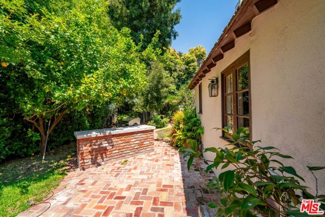 23057 Sylvan Street photo 39