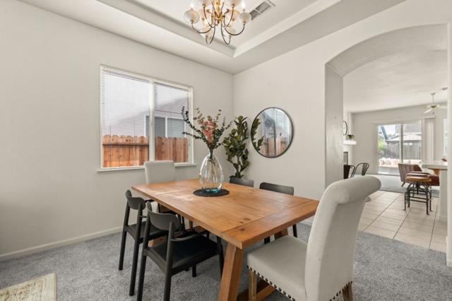 7008 Kilconnell Drive, Elk Grove CA: https://media.crmls.org/mediaz/d3138d6e-2b15-4774-bd6f-ea124aa9d6d8.jpg