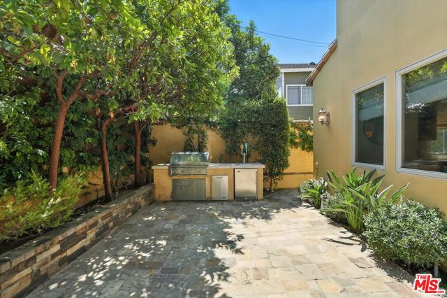3200 Elm Avenue, Manhattan Beach, California 90266, 5 Bedrooms Bedrooms, ,4 BathroomsBathrooms,Residential,For Sale,Elm,25584821