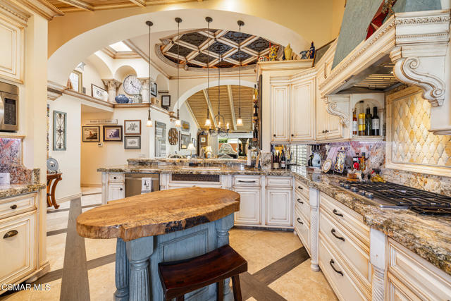 178 Sailwind Court, Simi Valley CA: https://media.crmls.org/mediaz/d314aaa9-a86e-496a-a01e-b7bfa1e2d505.jpg