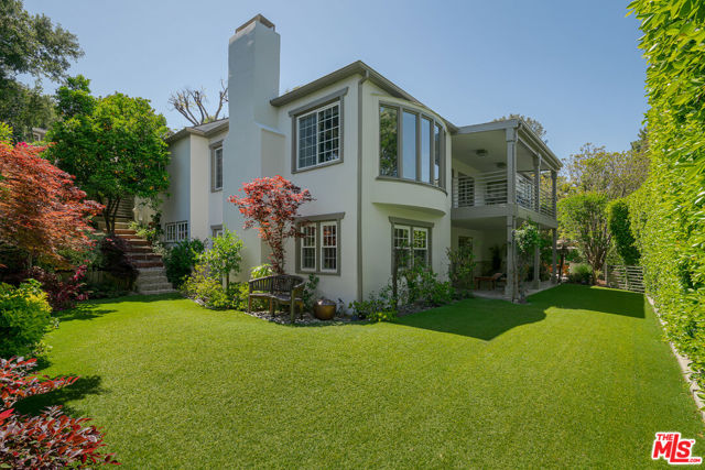 13477 Contour Drive, Sherman Oaks CA: https://media.crmls.org/mediaz/d314ac66-43be-47d9-9b93-5d3bcb3cc76f.jpg