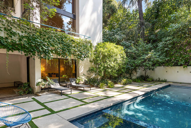 1055 Sherwood Road, San Marino CA: https://media.crmls.org/mediaz/d3150ff8-cc61-45bf-99b1-cc212281bb0b.jpg