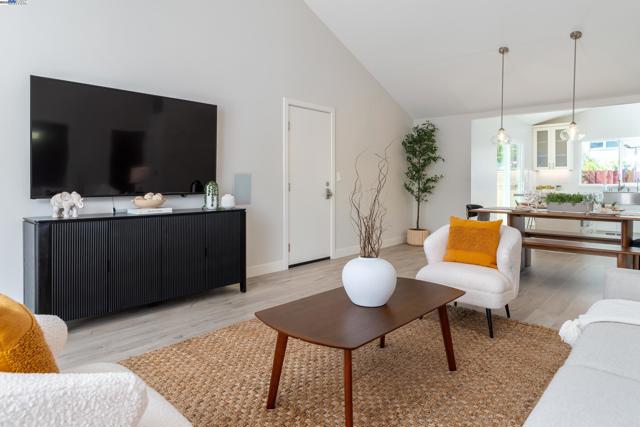 401 Emerson St, Fremont CA: https://media.crmls.org/mediaz/d31622d1-7dd8-4b92-a605-e479ceb15aa6.jpg