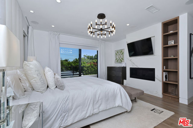 5316 Lennox, Sherman Oaks CA: https://media.crmls.org/mediaz/d316d6e6-f2c5-4b78-97d7-35615265b512.jpg