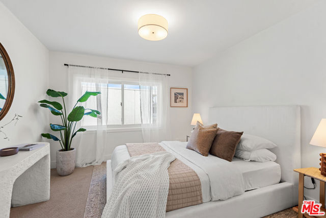 13234 Fiji Way, Marina del Rey CA: https://media.crmls.org/mediaz/d3175fce-526e-4e53-8fb9-e11c3092a54c.jpg