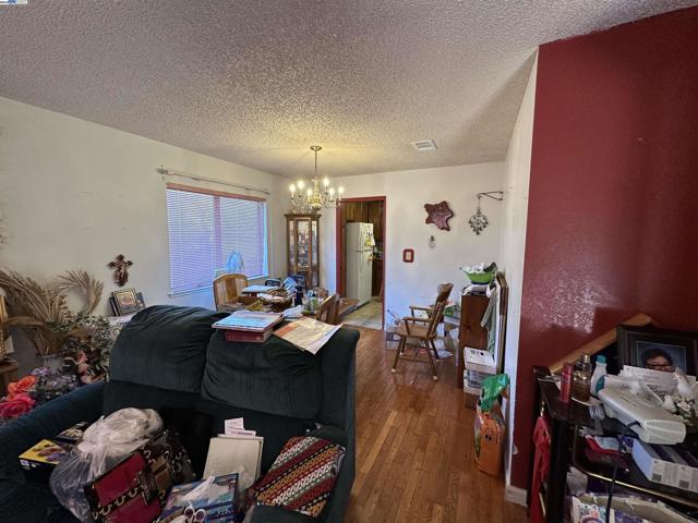 1988 Calaveras Dr, Pittsburg CA: https://media.crmls.org/mediaz/d317bd52-93d3-4556-a7d7-94b7d1a0b5b2.jpg