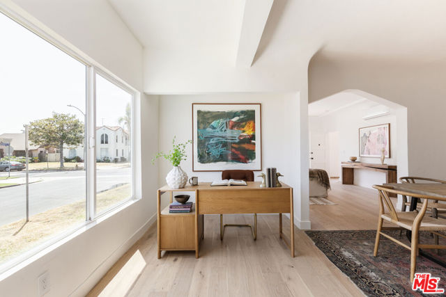 1570 S Hayworth Avenue, Los Angeles CA: https://media.crmls.org/mediaz/d31800a5-c5de-4d99-97e0-5bc57112b6de.jpg