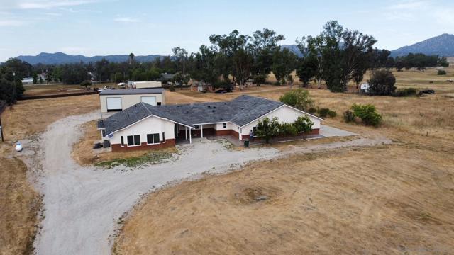 2152 Walnut St, Ramona CA: https://media.crmls.org/mediaz/d31852c5-1e81-4cb1-90de-7215437d1bcb.jpg
