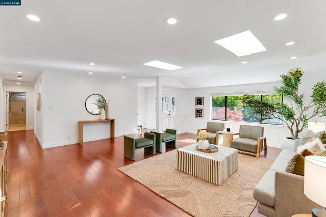 2424 San Miguel Dr, Walnut Creek CA: https://media.crmls.org/mediaz/d31865e9-b3d5-47ac-927b-c2be186b9496.jpg