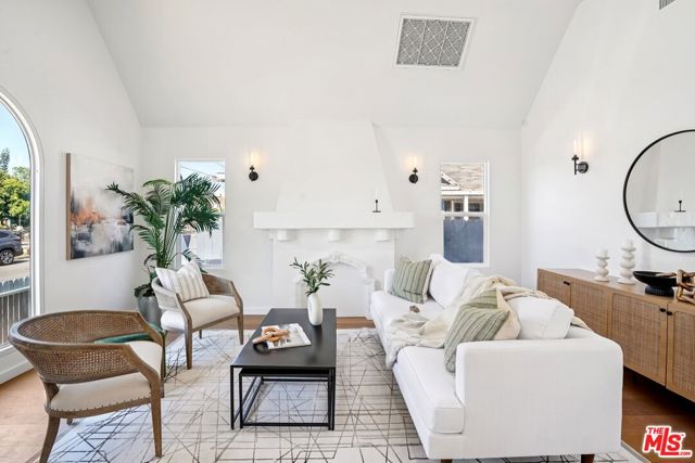 4438 W 28th Street, Los Angeles CA: https://media.crmls.org/mediaz/d318a7d6-9686-4853-ac85-8888d87df0f2.jpg