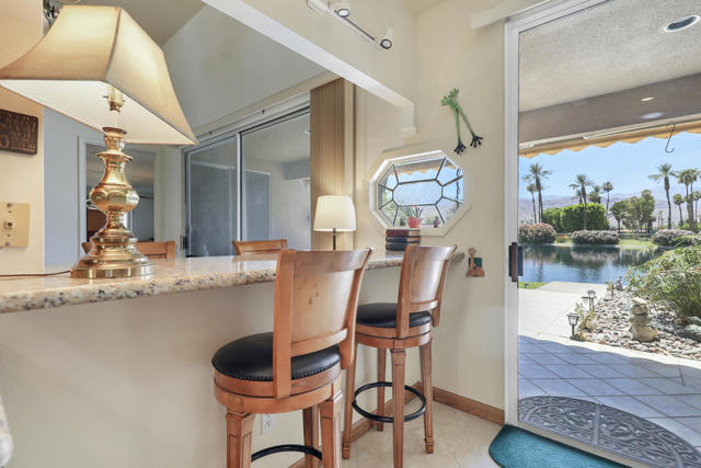 141 Lake Shore Drive, Rancho Mirage CA: https://media.crmls.org/mediaz/d3193503-31bf-4a3d-b231-4dfac17bdbfa.jpg