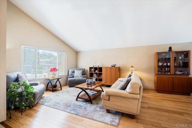 Detail Gallery Image 4 of 55 For 9068 Ellingham St, San Diego,  CA 92129 - 4 Beds | 3 Baths