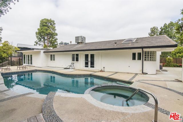 3136 Floye Drive, Los Angeles CA: https://media.crmls.org/mediaz/d319d866-718a-4886-a886-52afed72d207.jpg
