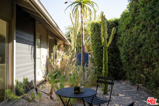 2220 Richland Avenue, Los Angeles CA: https://media.crmls.org/mediaz/d31a04f0-3fcd-43b7-bec3-a65a3571ef00.jpg