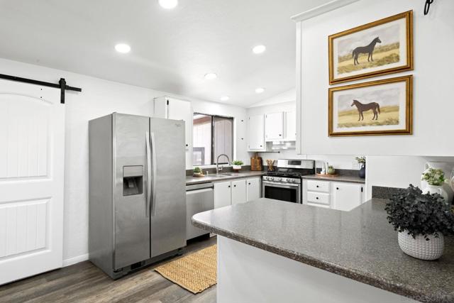 40110 Angora Ln, Temecula CA: https://media.crmls.org/mediaz/d31a21c8-7c2f-4e58-9c6b-d3419f1cbb5a.jpg