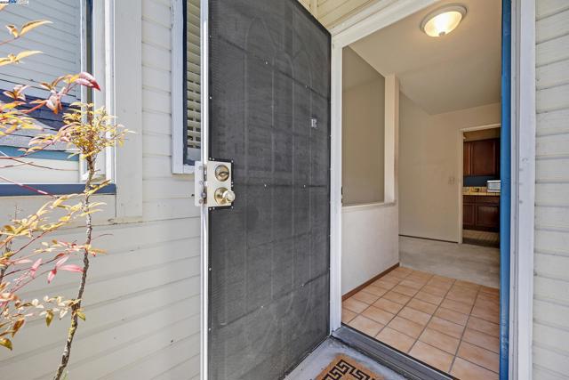 3754 N Stoneglen, Richmond CA: https://media.crmls.org/mediaz/d31aceab-11a3-4ec4-b1ae-46efa97787a6.jpg