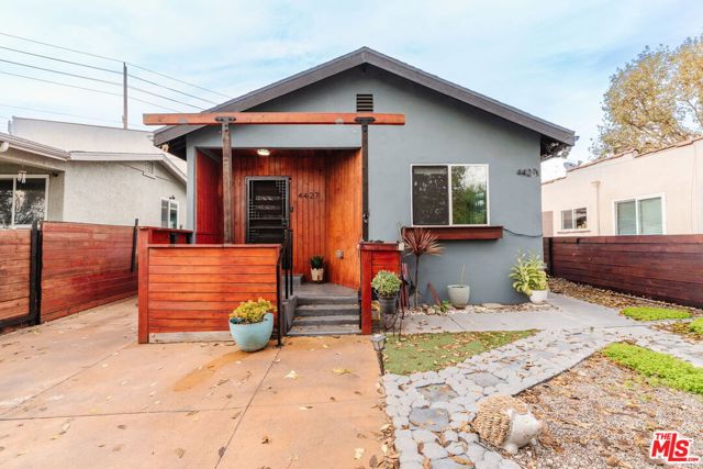 4427 Alumni Avenue, Los Angeles CA: https://media.crmls.org/mediaz/d31b1ceb-7422-4103-9145-7b739826c014.jpg