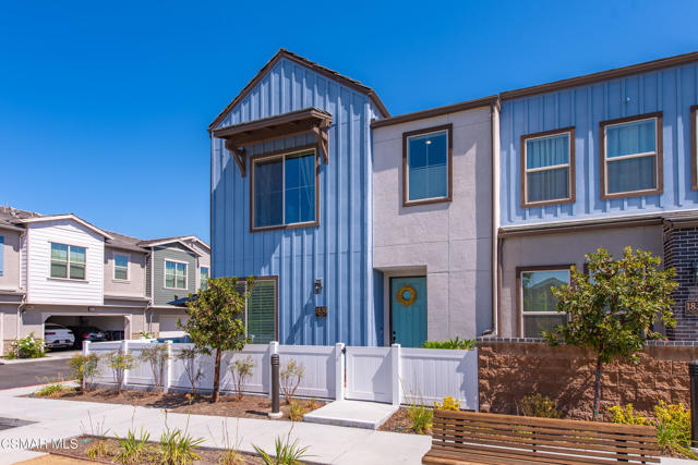 1830 Poppy Drive, Simi Valley CA: https://media.crmls.org/mediaz/d31b8edb-fb28-4df5-b4d4-f5b990987ebe.jpg