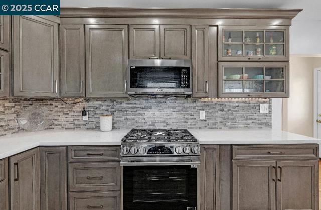 1034 Navellier St, El Cerrito CA: https://media.crmls.org/mediaz/d31b97f7-c206-45ad-8ba2-f6e2dd2721c9.jpg