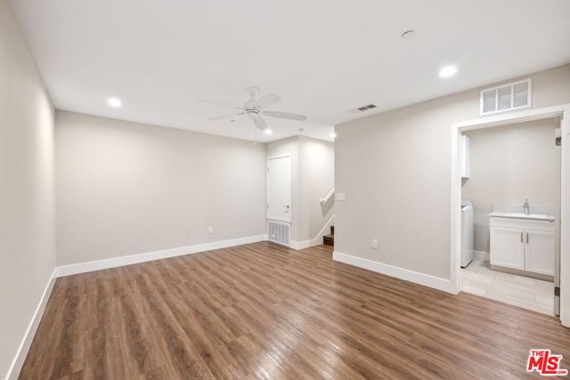 4394 Paxton Place, Calabasas CA: https://media.crmls.org/mediaz/d31bb63c-6a1e-4f09-8e77-8946bc0461e2.jpg