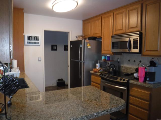 Detail Gallery Image 3 of 18 For 1612 Bridgeview Dr, San Diego,  CA 92105 - 3 Beds | 2 Baths