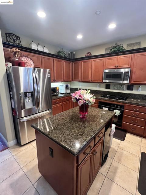 7 Kevin Ln, American Canyon CA: https://media.crmls.org/mediaz/d31cc3c6-f638-432f-bb9e-1a662beeb5de.jpg