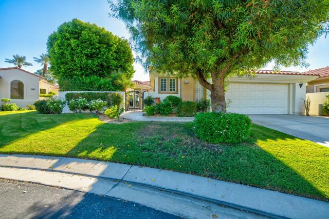 50500 Cypress Point Drive, La Quinta CA: https://media.crmls.org/mediaz/d31cd30a-626d-460c-ab68-deb12d678198.jpg