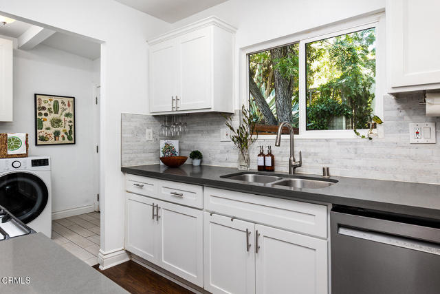 Detail Gallery Image 11 of 46 For 2285 Moss Ave, Los Angeles,  CA 90065 - 2 Beds | 3 Baths