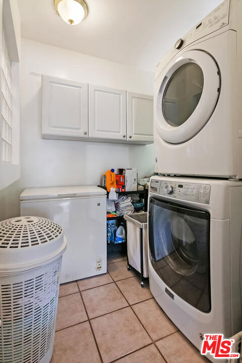 13155 Hartsook Street, Sherman Oaks CA: https://media.crmls.org/mediaz/d31d0ba3-202e-4948-84d1-94f9800cf90d.jpg