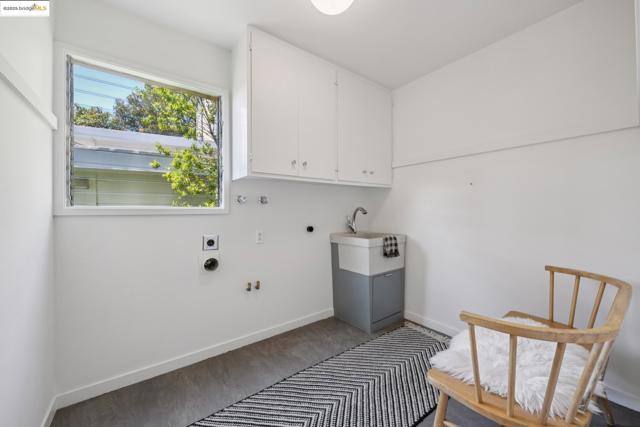 120 Hill Rd, Berkeley CA: https://media.crmls.org/mediaz/d31d208d-238d-45ad-8122-1a193cb48793.jpg
