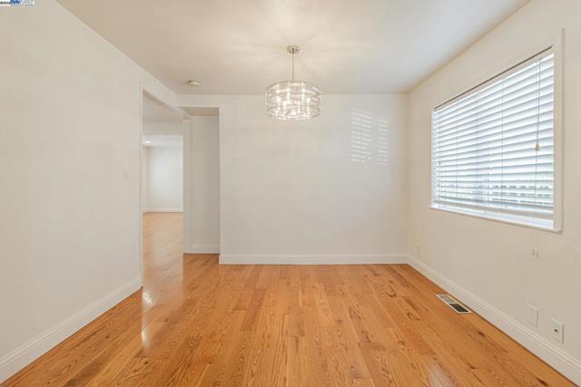 2940 Somerset Ave, Castro Valley CA: https://media.crmls.org/mediaz/d31d8f67-deb3-48a2-aa23-31818fbe4bdb.jpg