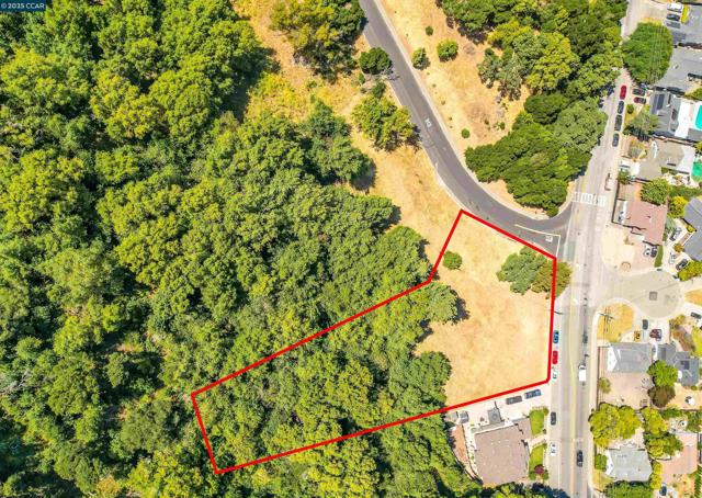 3300 Pinole Valley Rd, Pinole CA: https://media.crmls.org/mediaz/d31e350c-23c8-40ab-a237-05457a5aaba0.jpg