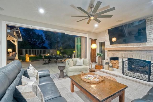 1109 Countrywood Ln, Vista CA: https://media.crmls.org/mediaz/d31e5cb7-407a-42f5-91e4-0d9326aaeda1.jpg