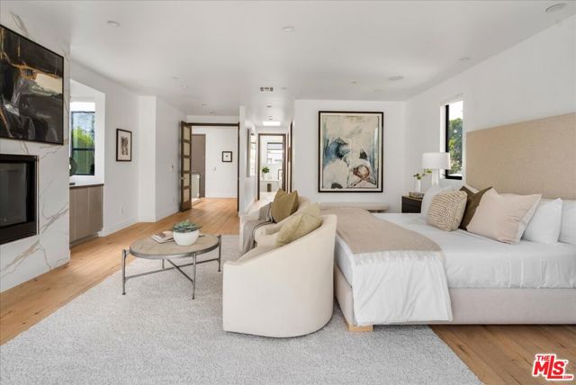 616 N FULLER Avenue, Los Angeles CA: https://media.crmls.org/mediaz/d31ea4fa-3116-412a-a82f-8e0496c4584e.jpg