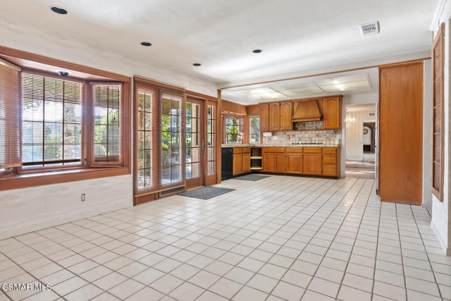 379 Greenway Avenue, Newbury Park CA: https://media.crmls.org/mediaz/d31edc8b-e2e4-4a77-b27e-b71e6dbf9bdc.jpg