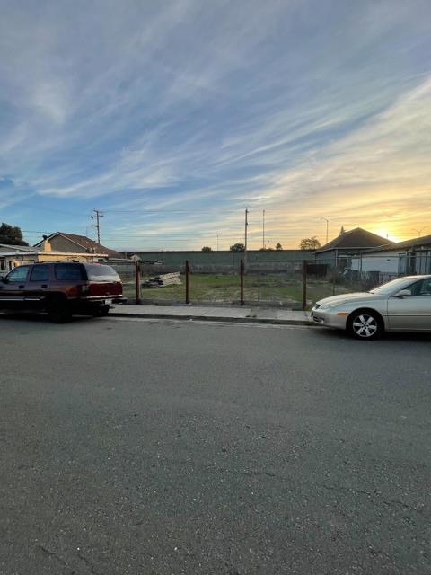 1100 Norton Street, San Mateo CA: https://media.crmls.org/mediaz/d31ee1b6-b130-4e69-9599-cf2080e4ef54.jpg