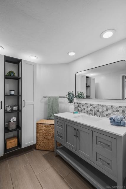 528 Via De La Valle, Solana Beach CA: https://media.crmls.org/mediaz/d31ef59a-20dd-46ea-897a-4aba3d7977ea.jpg