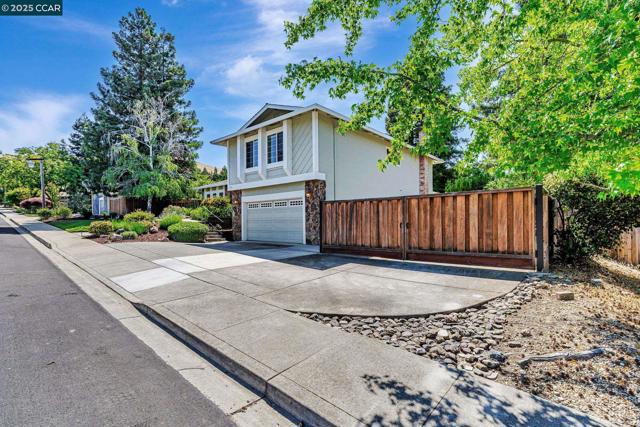 321 Chardonnay Cir, Clayton CA: https://media.crmls.org/mediaz/d31f0147-e60c-4d84-ba67-2bf479b00569.jpg
