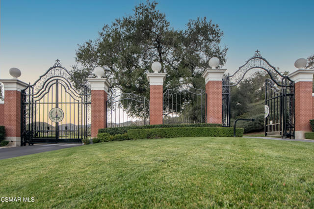 240 W Stafford Road, Thousand Oaks CA: https://media.crmls.org/mediaz/d3207180-4925-49a6-b74f-64b0b88a3a6c.jpg