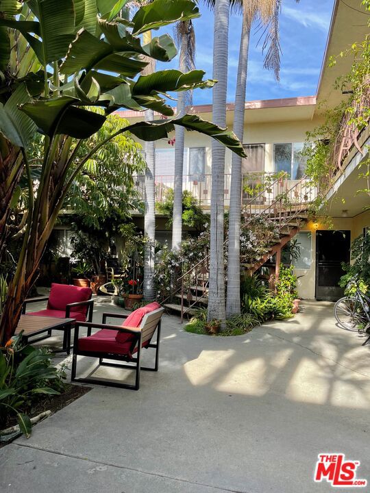 309 Broadway Street, Venice CA: https://media.crmls.org/mediaz/d32077ca-9d4d-4ce8-9730-48c38321263b.jpg