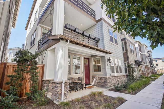 Image 4 of 60 For 37450 Watersail Way