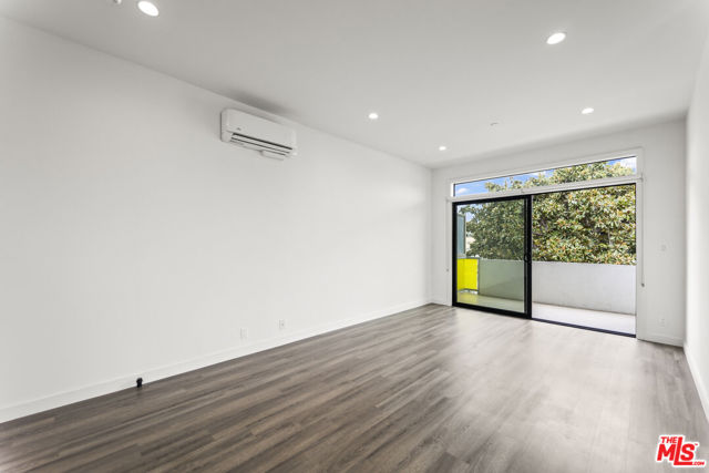 1254 9th Street, Santa Monica CA: https://media.crmls.org/mediaz/d3219dd7-b329-4d5c-95c6-de8ea6e405ab.jpg