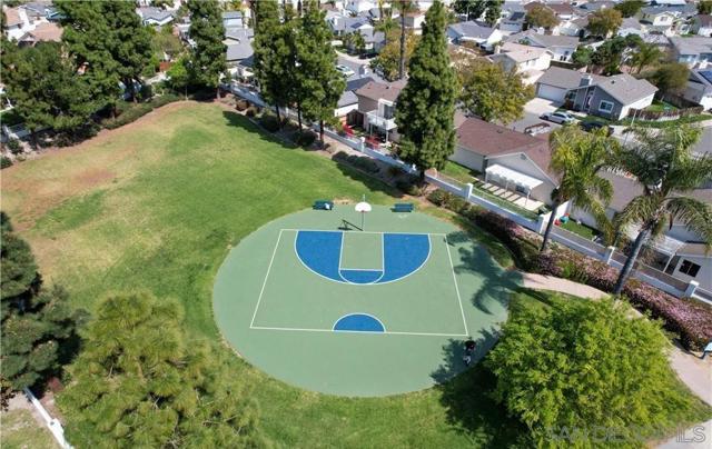 742 Eastshore Ter, Chula Vista CA: https://media.crmls.org/mediaz/d321a1d9-310a-48ea-a28f-584e1e6a68d9.jpg