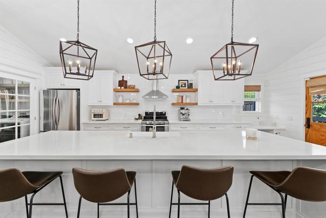 2103 Loquat Place, Oceanside CA: https://media.crmls.org/mediaz/d321a279-77a5-45e7-a6b0-752415f4fe08.jpg
