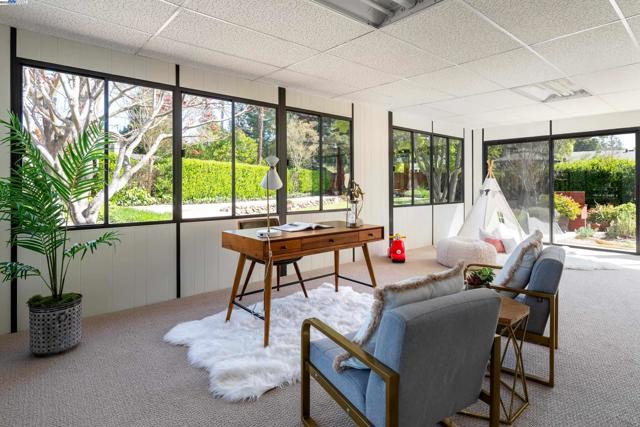 310 Trestle Glen Ct, Walnut Creek CA: https://media.crmls.org/mediaz/d32247e3-02e8-4951-92d0-6b303ea4dcb4.jpg