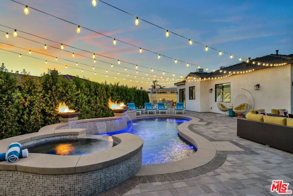 80803 Sunglow Court