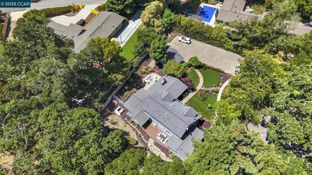 3475 Springhill Rd, Lafayette CA: https://media.crmls.org/mediaz/d322a8cd-2f96-4218-a168-a36d53aafae4.jpg